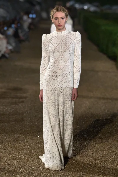 Look 27